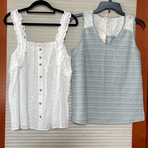 NWT Bundle of 2 tops size small - Picture 2 of 15